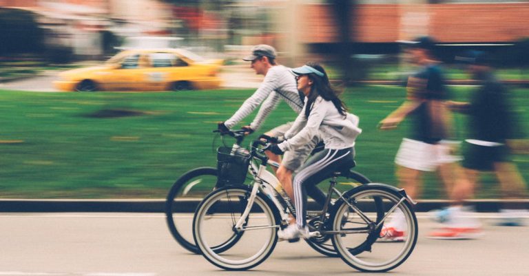 descubre el emocionante mundo del ciclismo: beneficios para la salud, rutas desafiantes y consejos para ciclistas de todos los niveles. ¡pedalea hacia nuevas aventuras!