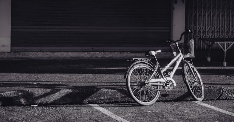 descubre cómo mejorar tu seguridad y visibilidad al andar en bicicleta con nuestras soluciones de iluminación para bicicletas. desde faros potentes hasta luces traseras, encuentra todo lo que necesitas para disfrutar de tus paseos nocturnos de manera segura.