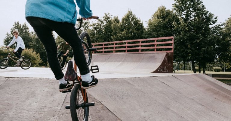 descubre cómo mejorar tus habilidades en ciclismo con consejos prácticos, técnicas avanzadas y entrenamientos específicos. conviértete en un ciclista más eficiente y seguro en cada ruta.