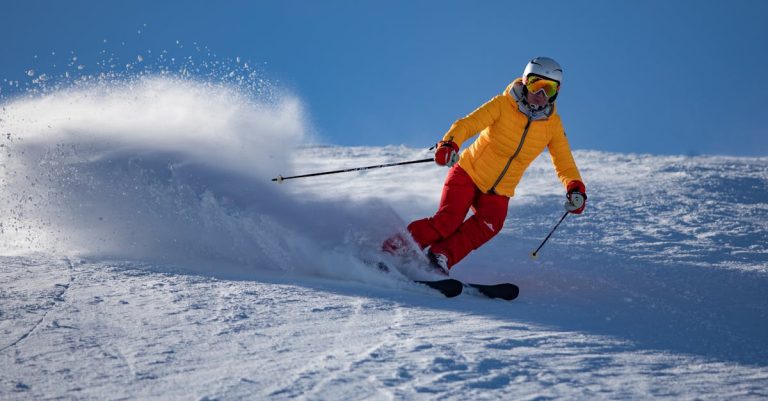 descubre la emoción del descenso en downhill, donde la adrenalina se mezcla con la naturaleza. prepárate para afrontar desafiantes pendientes y disfrutar de una experiencia única sobre dos ruedas.