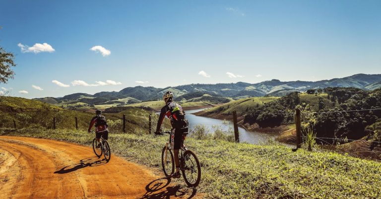 descubre el emocionante mundo del ciclismo, donde la aventura y la libertad se combinan en cada recorrido. desde paseos relajados hasta competiciones desafiantes, el ciclismo es una forma perfecta de explorar la naturaleza y mantenerte en forma.