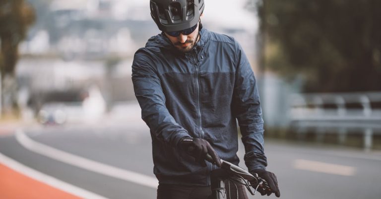 descubre nuestros guantes de ciclismo diseñados para ofrecer comodidad y protección durante tus paseos. perfectos para cualquier ciclista, combinan estilo y funcionalidad para mejorar tu experiencia sobre dos ruedas.