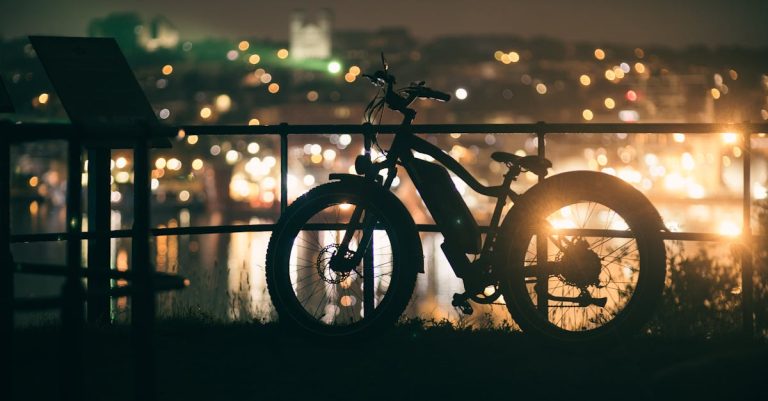 descubre las mejores luces para bicicletas que garantizan tu seguridad y visibilidad en la carretera. conoce nuestras opciones de iluminación duraderas y brillantes para tus paseos nocturnos.