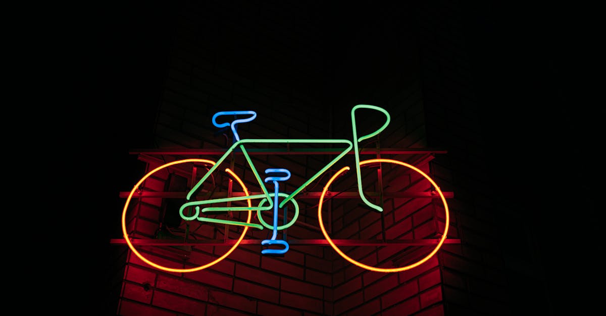 descubre cómo iluminar tus paseos en bicicleta de manera segura y efectiva. encuentra las mejores opciones de luces para bicicleta que garantizan visibilidad y seguridad en la carretera, tanto de día como de noche.