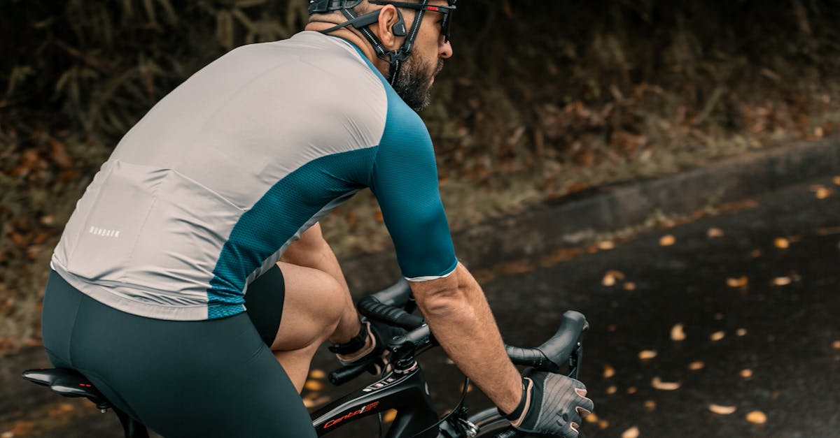 guantes de ciclismo: mantén tus manos cómodas y protegidas mientras disfrutas de tus paseos en bicicleta. descubre nuestra selección de guantes de alta calidad, diseñados para ofrecer un agarre excepcional y comodidad en cada aventura.