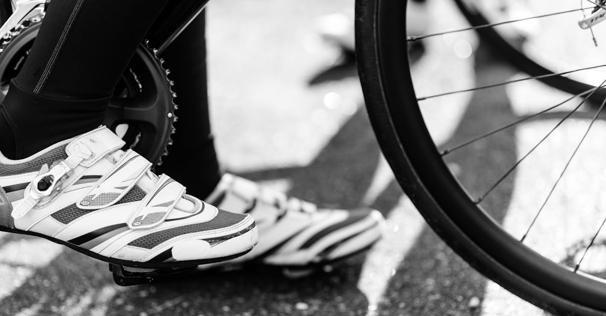 descubre la comodidad y el rendimiento de nuestras zapatillas de ciclismo, diseñadas para ofrecerte la mejor experiencia en cada pedaleada. ideal para ciclistas de todos los niveles.