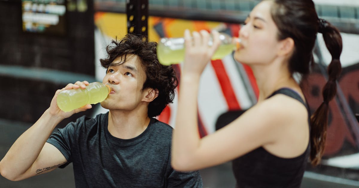 descubre la importancia de los electrolitos en tu salud y rendimiento físico. aprende cómo equilibrar tus niveles de electrolitos para mantenerte hidratado y enérgico durante tus actividades diarias.