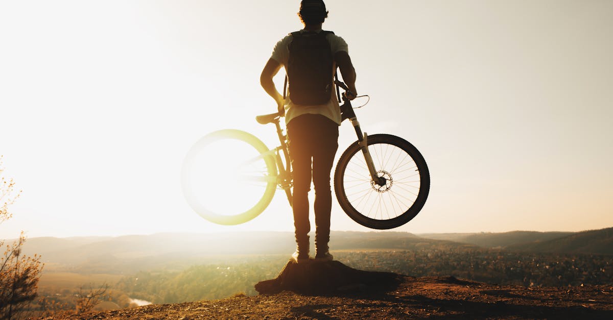 descubre la emocionante experiencia del ciclismo de montaña. atraviesa senderos desafiantes, disfruta de vistas impresionantes y siente la adrenalina de la aventura al aire libre.