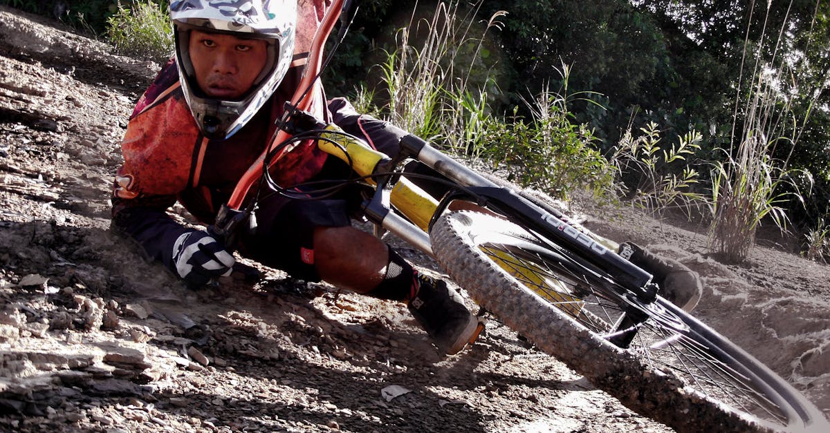 descubre la emoción del ciclismo de montaña, una aventura que combina adrenalina y conexión con la naturaleza. explora senderos desafiantes y disfruta de paisajes impresionantes mientras pedaleas por las montañas.