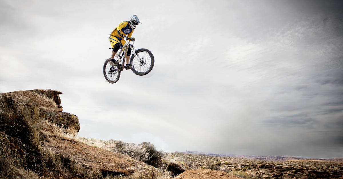 descubre la emoción del ciclismo de montaña, una aventura que combina la adrenalina con la belleza de la naturaleza. explora senderos desafiantes, disfruta de paisajes impresionantes y mejora tus habilidades sobre la bicicleta mientras te conectas con el aire libre.