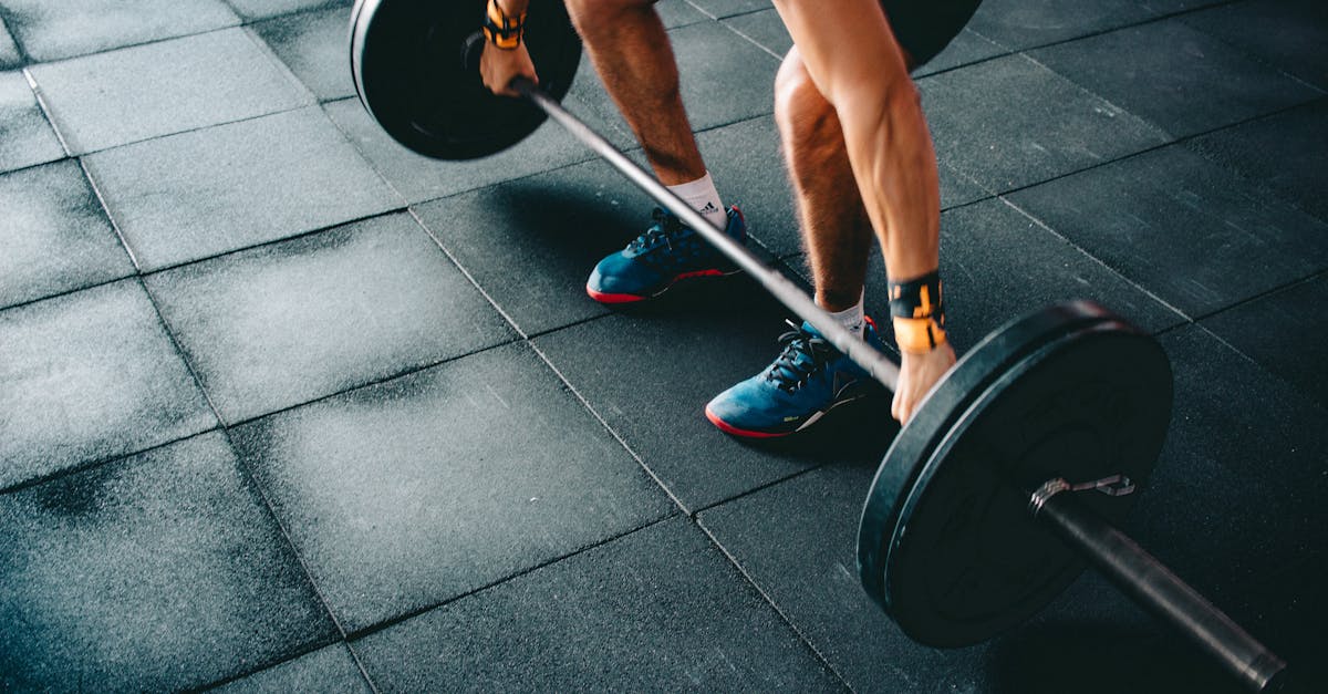 descubre cómo el entrenamiento de fuerza puede transformar tu cuerpo y mejorar tu salud. aprende ejercicios efectivos, técnicas de entrenamiento y consejos para maximizar tus resultados en el gimnasio.