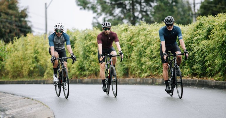 descubre las mejores gafas de ciclismo para proteger tus ojos mientras disfrutas de tus paseos en bicicleta. encuentra estilo, comodidad y calidad en nuestra amplia selección.