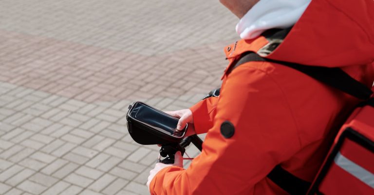 descubre las mejores rutas en bicicleta para disfrutar de la naturaleza y explorar nuevos paisajes. desde caminos tranquilos hasta desafiantes recorridos de montaña, encuentra la ruta perfecta para tu aventura sobre dos ruedas.