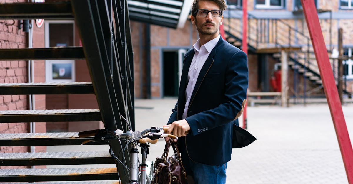 descubre nuestras gafas de ciclismo, diseñadas para ofrecerte la mejor protección y comodidad en cada ruta. con lentes de alta calidad y diseños aerodinámicos, mejorarás tu rendimiento y estilo sobre la bicicleta.