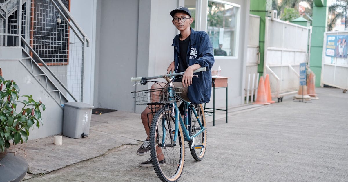 descubre las mejores gafas de ciclismo que combinan estilo y funcionalidad. protege tus ojos del sol y mejora tu experiencia sobre la bicicleta con nuestras lentes de alta calidad, diseñadas para ciclistas de todos los niveles.